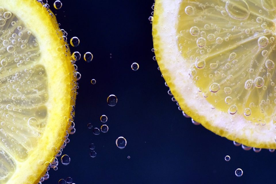 Lemons Lemonade Potopljeno piće od kriški limuna