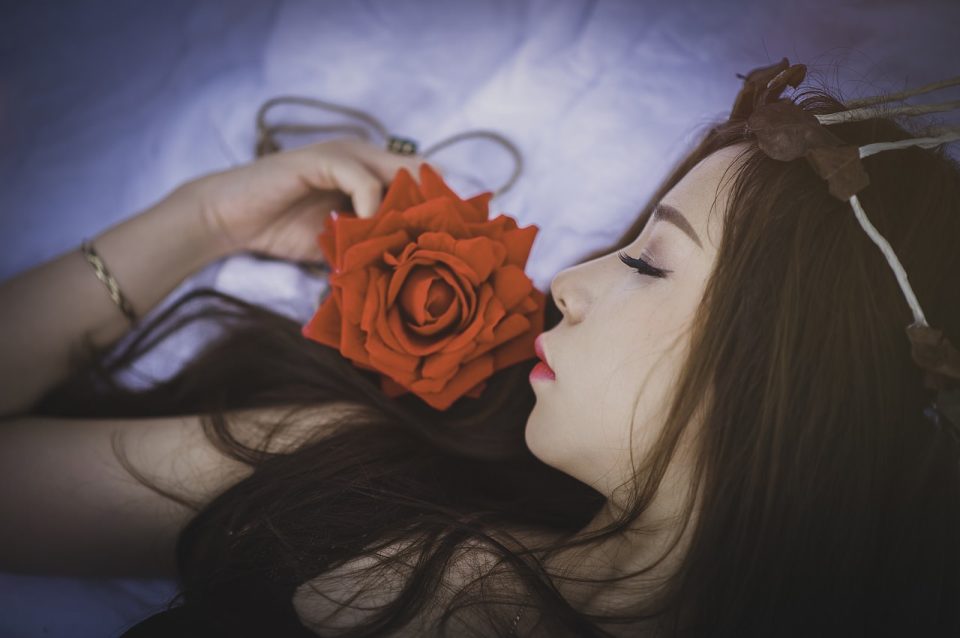Mergina Sleep Rose guli mieganti ir miega
