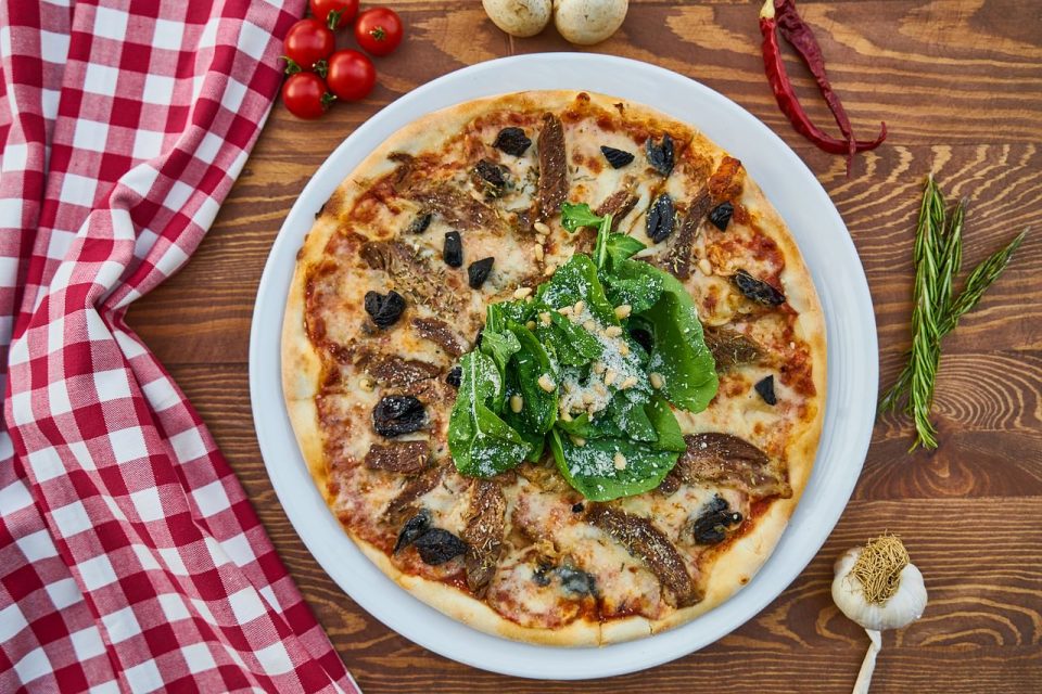 Lėkštės picos patiekalas, itališkas užkandis