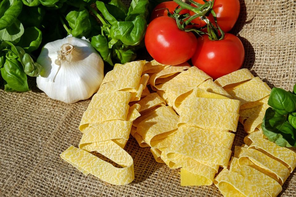 Núdail Carbaihiodráití Bia Raw Tagliatelle Pasta