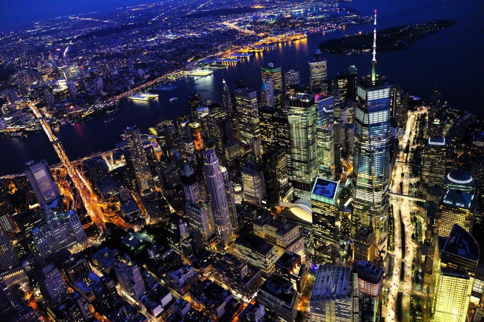 建筑物 城市 点亮 城市的灯光 天际线 鸟瞰图 鸟瞰视图 无人驾驶飞机的摄影 纽约 城市景观