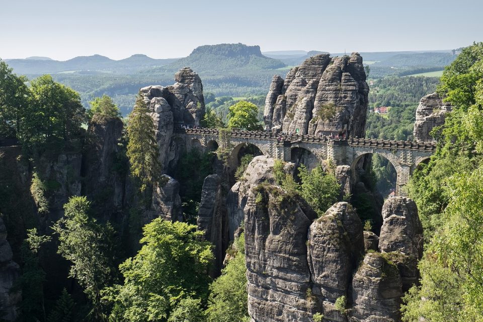 Bastei Ponte Floresta Panorama Arvores Bosques