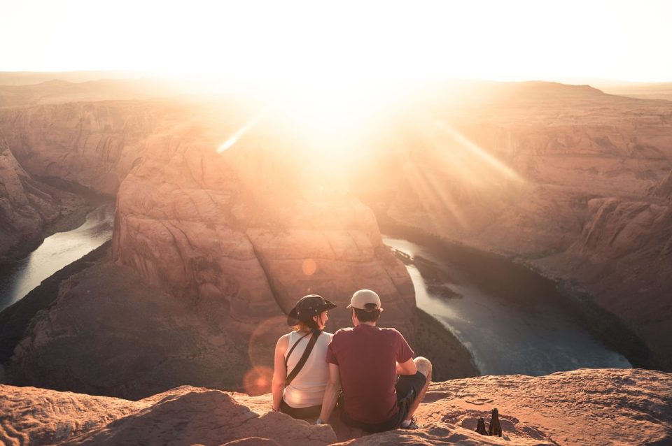 Stel Ravijn Zonsopkomst Wandelaars Hiking Reizen