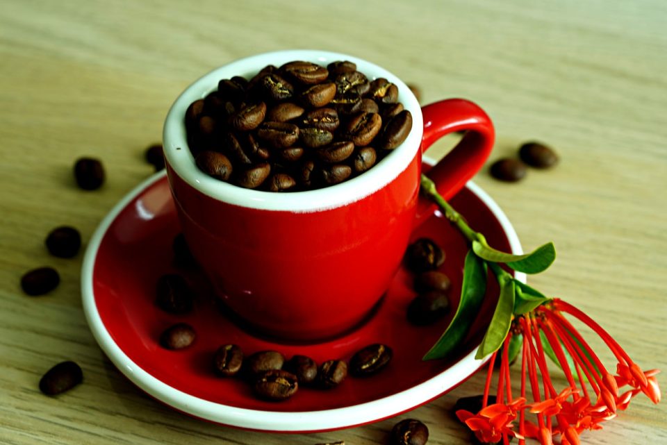 Tasse Kaffee, Kaffeebohnen, Kaffee, Koffeingetränk