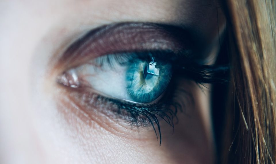 geschlossene Augen, Augenlid, Blick, Frau, Blick, Anblick, Iris, Pupille, Netzhaut, Makro, weibliches Auge