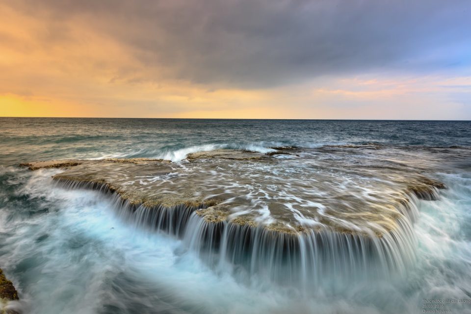 海 海洋 フロー リーフ 岩 海岸 潮 波 カスケード トレント 流れる水