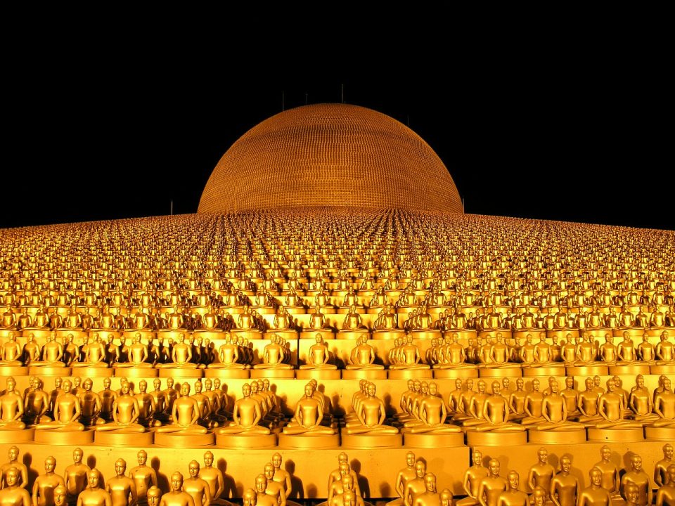 法身宝塔 Budha 金子 佛教 扫管笏 法身 寺庙 泰国 宝塔 佛教徒 雕像 纪念碑