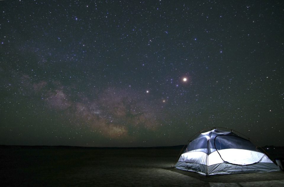 キャンプ 星座 宇宙 暗い 探検 銀河 夜 空 出演者 テント