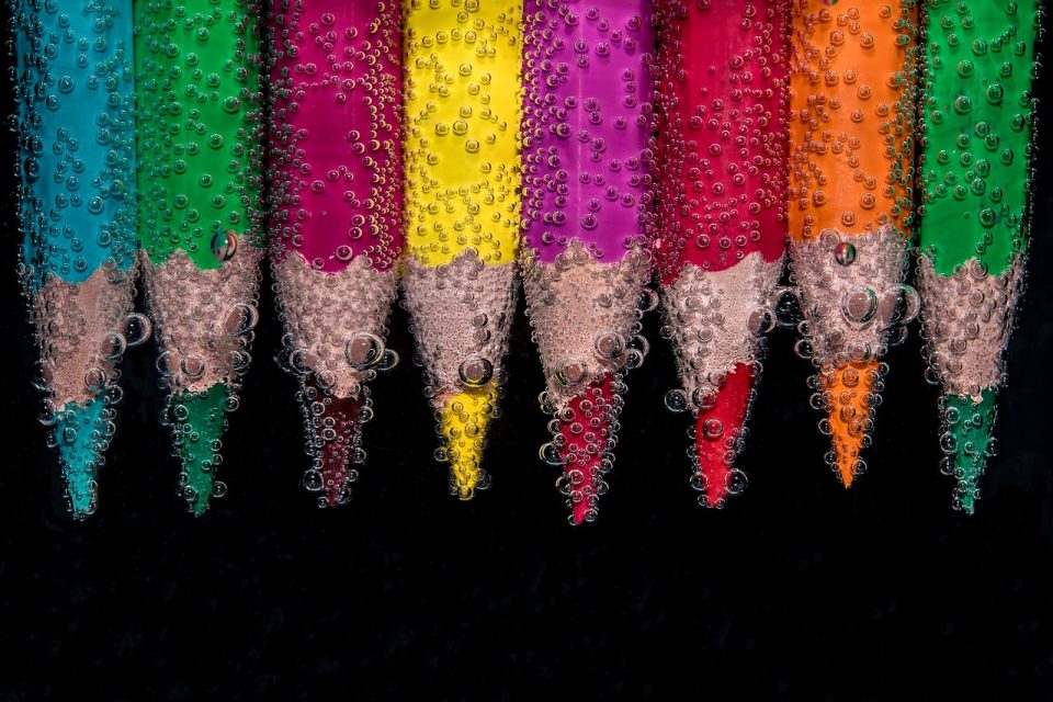 colorit, llapis, submergit, sota l'aigua, bombolles d'aire, llapis de colors, llapis de color, materials d'art