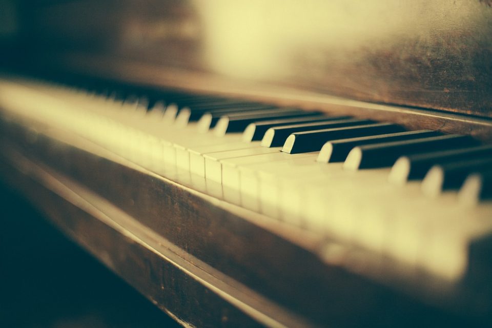 Klavier, Flügel, Instrument, Musik, klassische Musik, klassisches Klavier, Klaviertaste, Noten, Instrumente