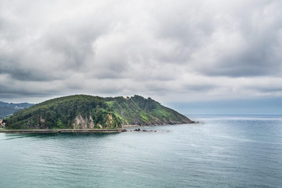 Meereslandschaften, schöne Landschaft, Berge, Wolken, Meer, Meereslandschaft, Himmel