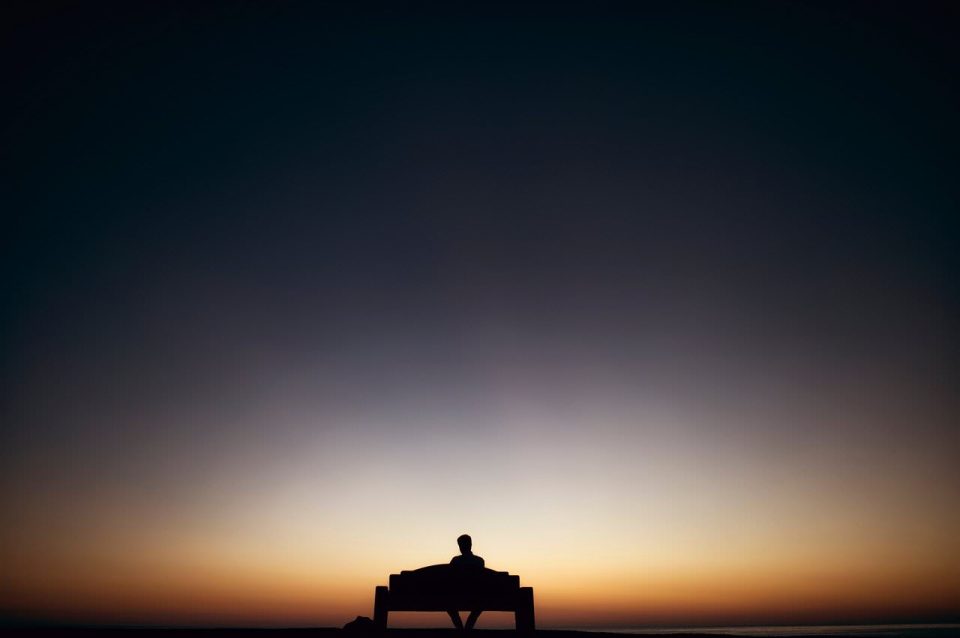 Sonnenuntergangsbild, Sofa, menschliche Silhouette, Einsamkeit, Dunkelheit, Sonnenaufgang, Dämmerung, im Freien sitzen