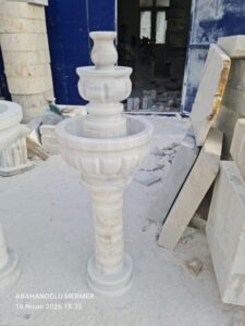 Mermer, Şelale, Doğal taş, Mermer ocağı, Mermer heykel, Mermer dekorasyon, Su özellikleri, Peyzaj tasarımı, Su akışı, Estetik tasarım, Mermer ürünleri, Dış mekan dekorasyonu, Su bahçesi