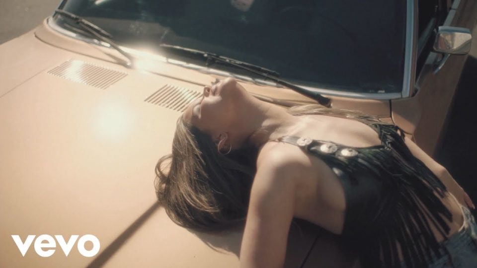 Maren Morris - Circles Around This Town Lyrics